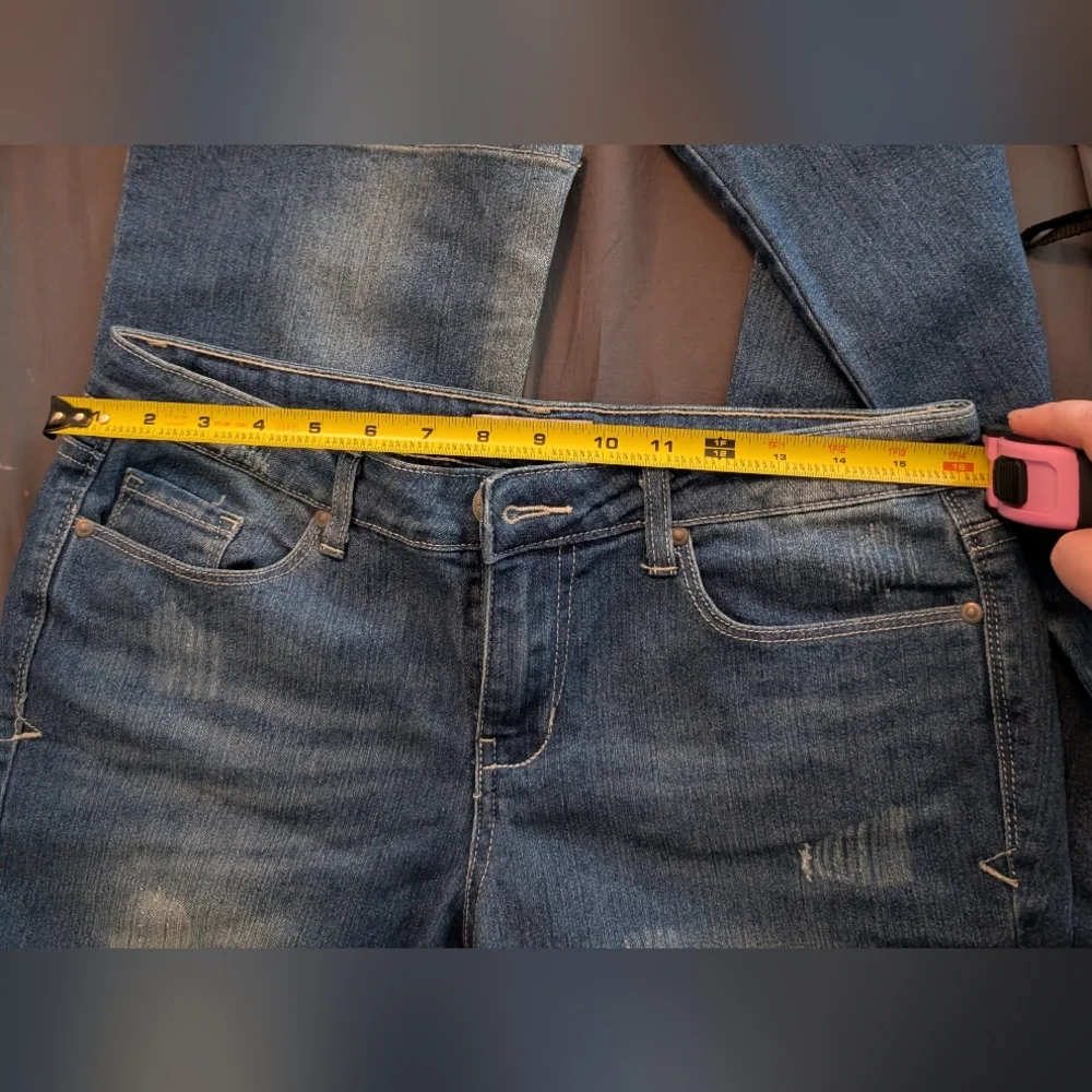 l.e.i Distressed Bootcut Jeans - Picture 10 of 12